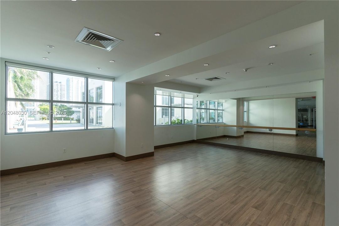 На продажу: $679,999 (2 спален, 2 ванн, 1142 Квадратных фут)