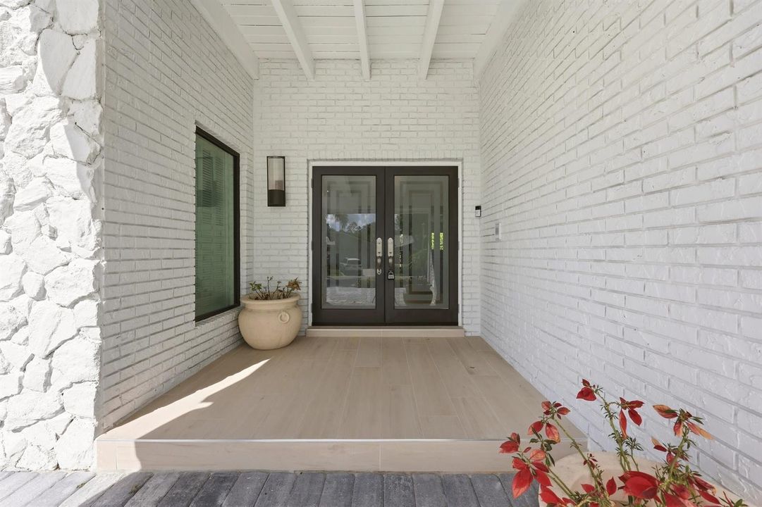 Exterior Front Entry