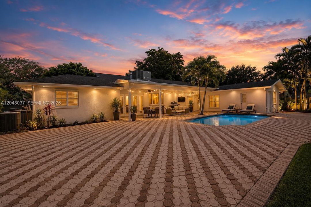 For Sale: $1,675,000 (6 beds, 3 baths, 3203 Square Feet)
