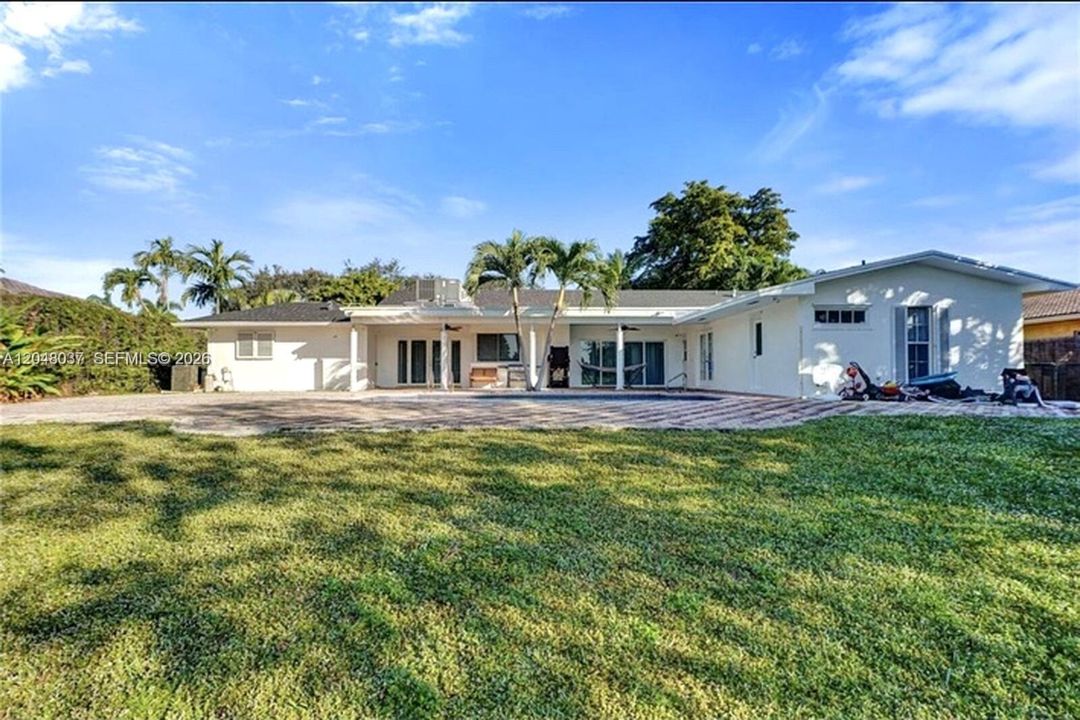 For Sale: $1,675,000 (6 beds, 3 baths, 3203 Square Feet)