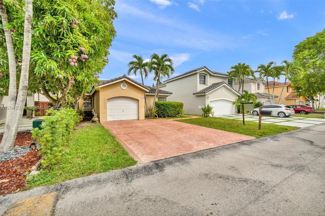 For Sale: $620,000 (3 beds, 2 baths, 1392 Square Feet)