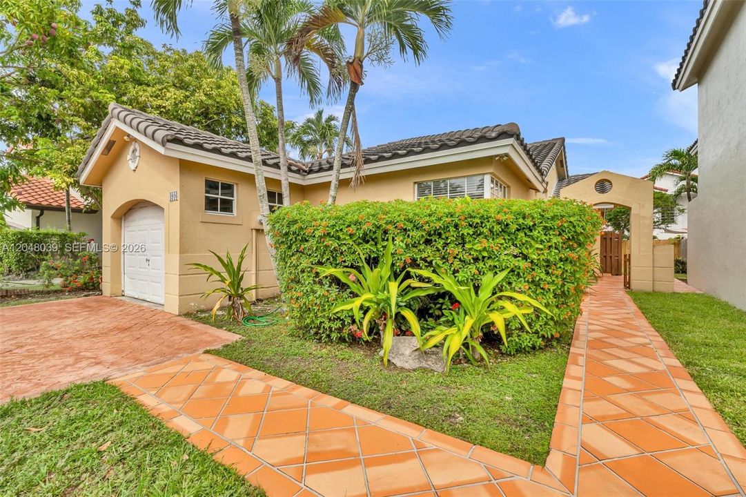 For Sale: $620,000 (3 beds, 2 baths, 1392 Square Feet)