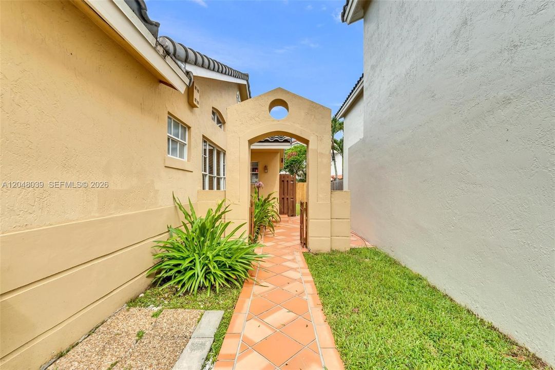 For Sale: $620,000 (3 beds, 2 baths, 1392 Square Feet)