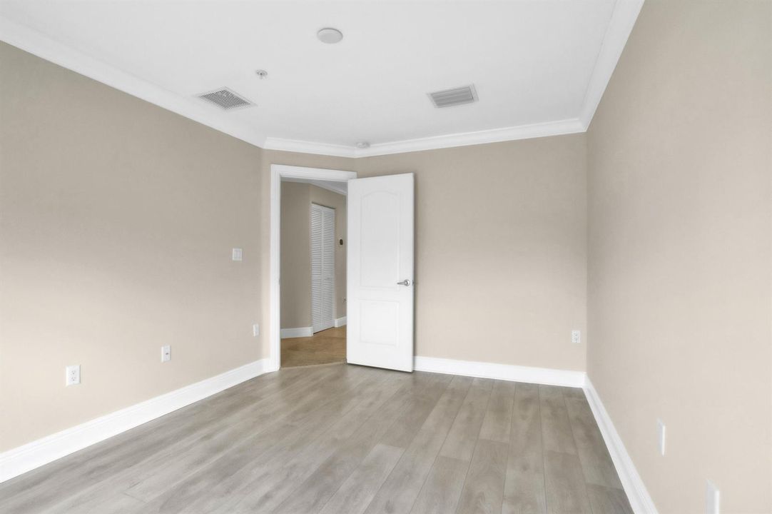 1362 Bayview Dr-50