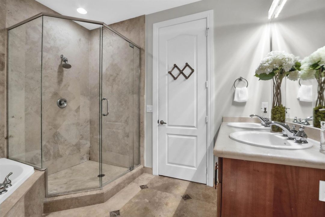 1362 Bayview Dr-41