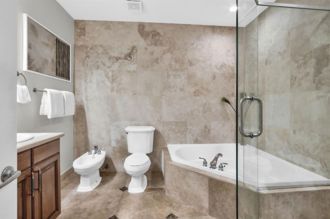 1362 Bayview Dr-40
