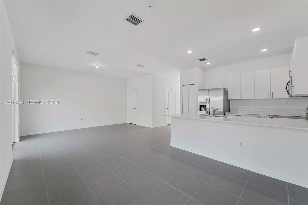 For Rent: $3,250 (4 beds, 3 baths, 1850 Square Feet)