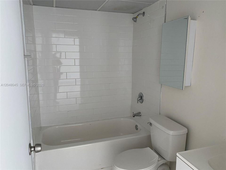 For Rent: $2,100 (2 beds, 1 baths, 18376 Square Feet)