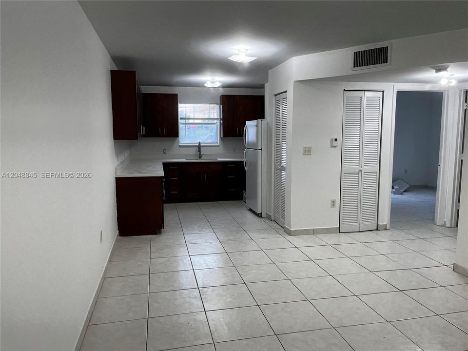For Rent: $2,100 (2 beds, 1 baths, 18376 Square Feet)