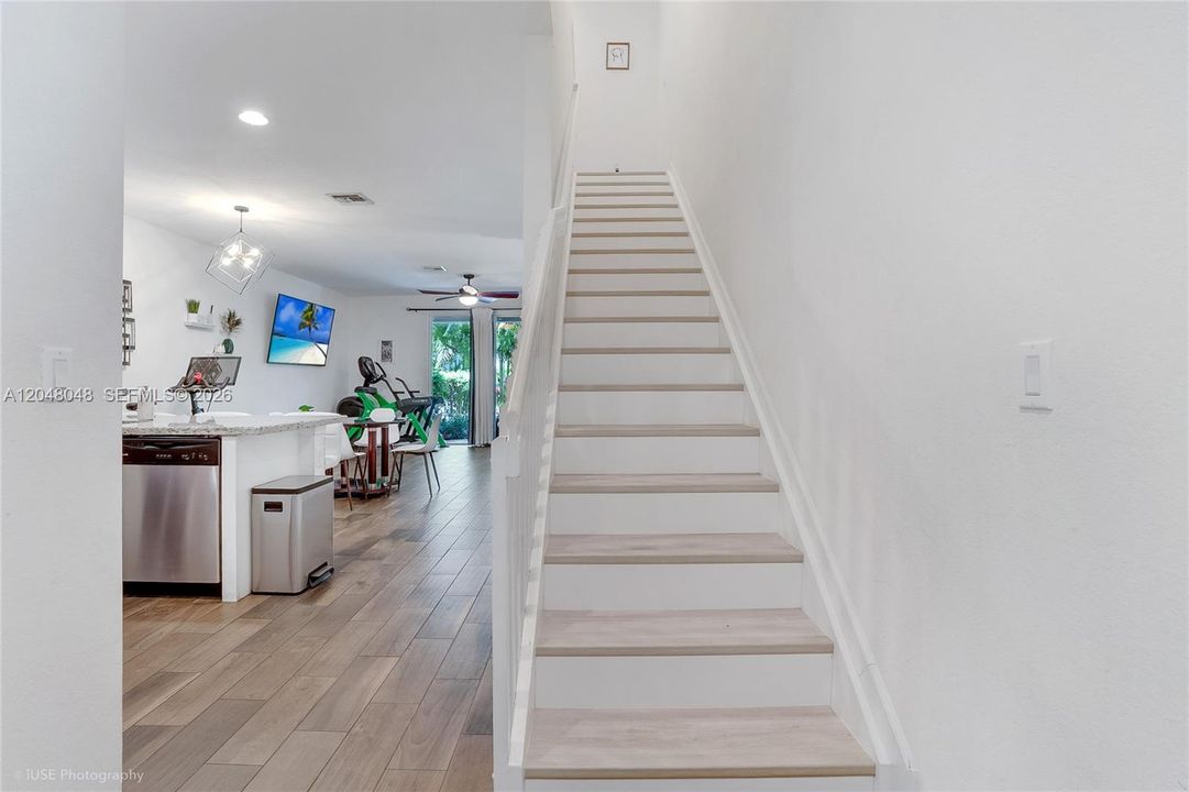 For Rent: $3,195 (3 beds, 2 baths, 1572 Square Feet)