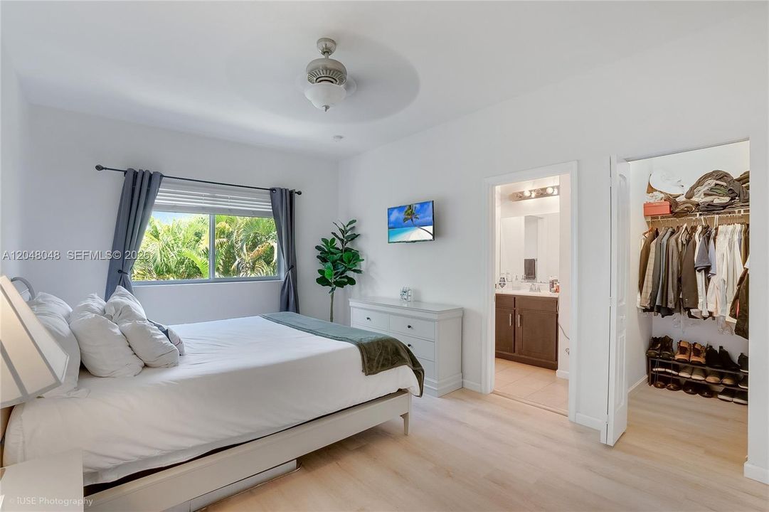 For Rent: $3,195 (3 beds, 2 baths, 1572 Square Feet)