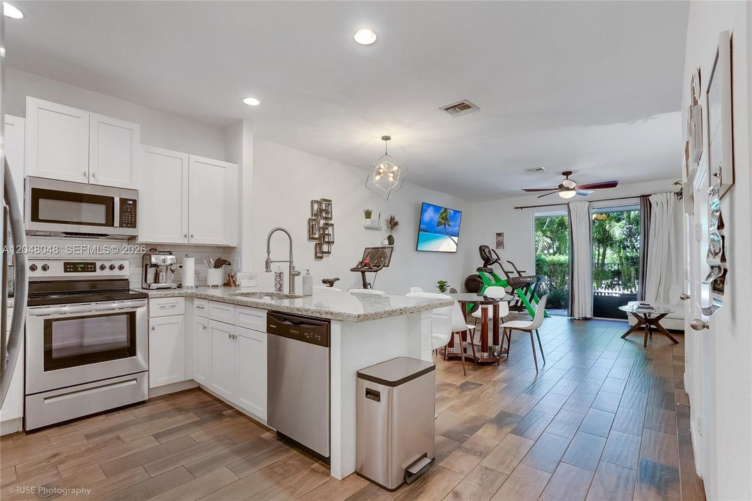 For Rent: $3,195 (3 beds, 2 baths, 1572 Square Feet)
