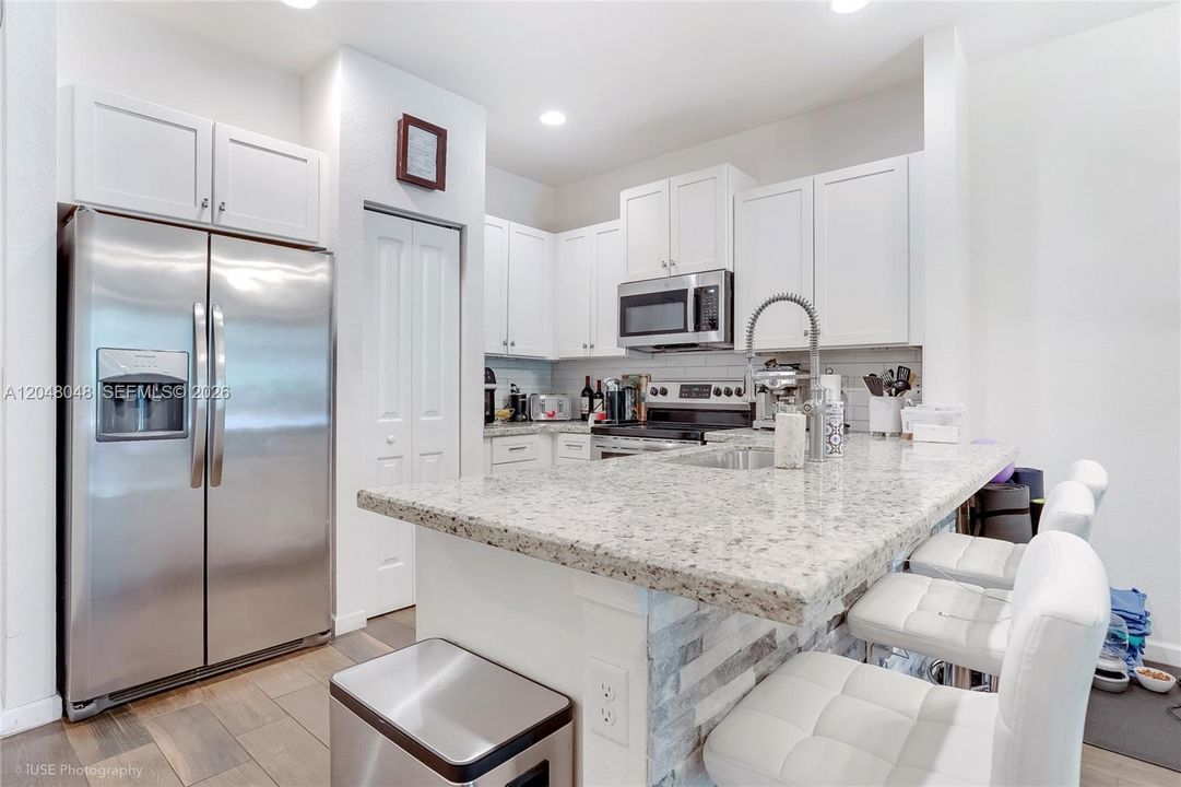 For Rent: $3,195 (3 beds, 2 baths, 1572 Square Feet)