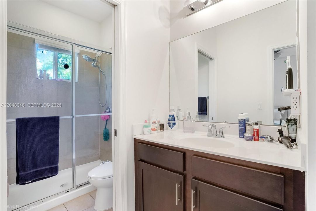 For Rent: $3,195 (3 beds, 2 baths, 1572 Square Feet)