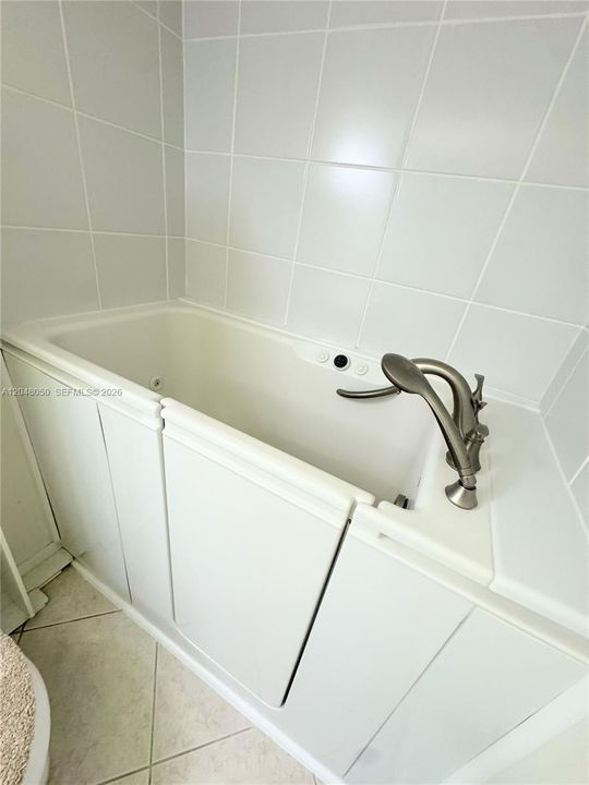 На продажу: $119,900 (2 спален, 2 ванн, 850 Квадратных фут)