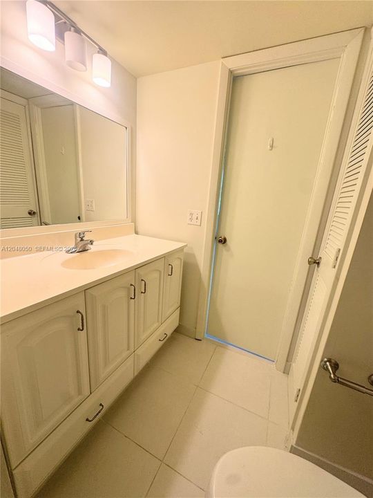 На продажу: $119,900 (2 спален, 2 ванн, 850 Квадратных фут)