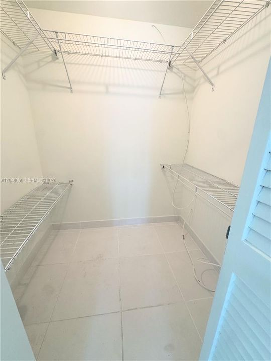 На продажу: $119,900 (2 спален, 2 ванн, 850 Квадратных фут)