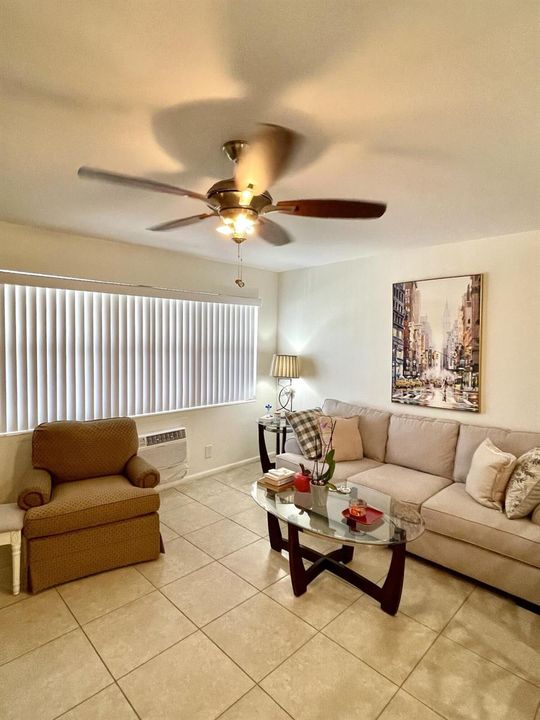 111 Kent G Living Room