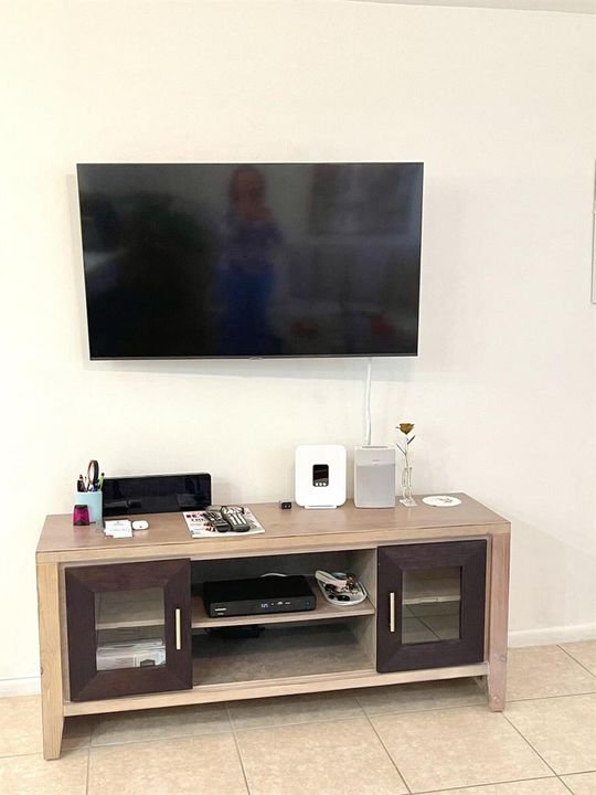 111 Kemt G Living Area