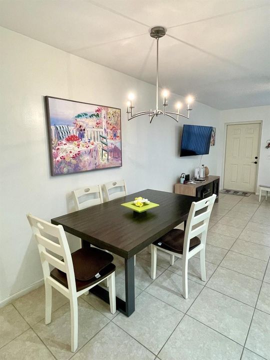 111 Kent G Dining Area