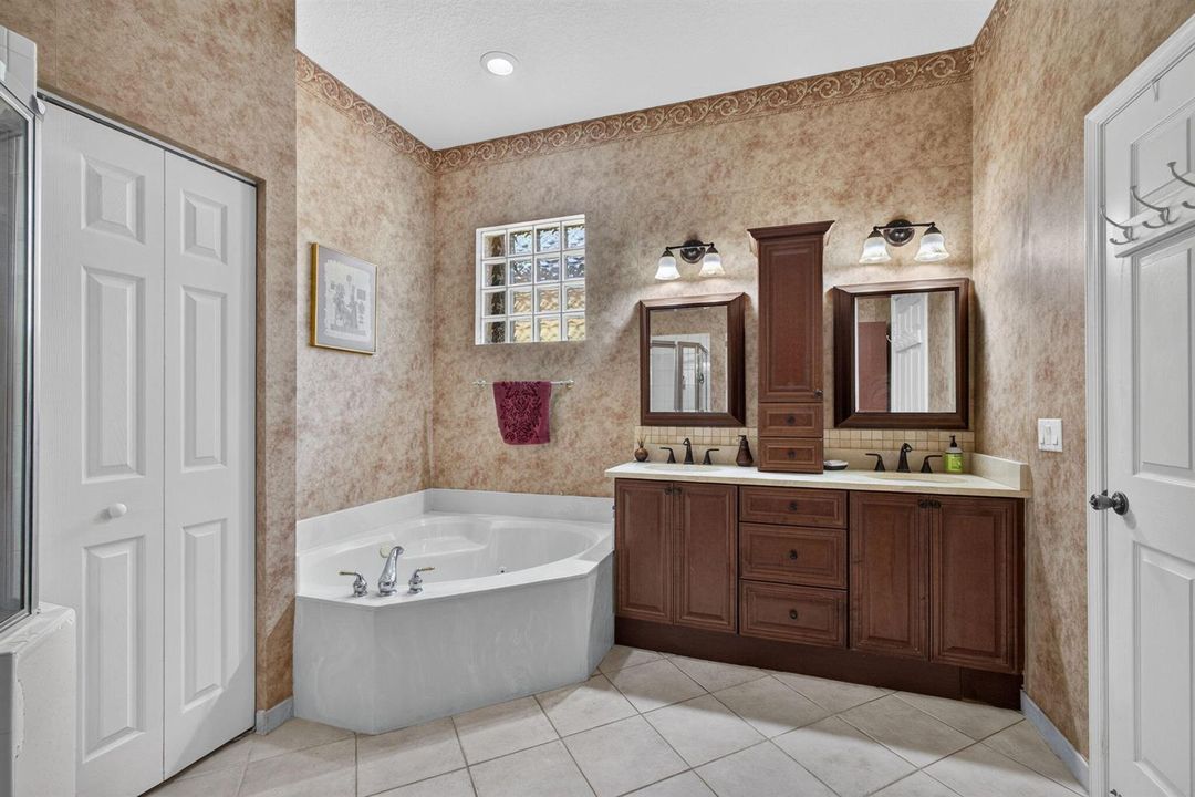 MBTH Roman Tub tUB