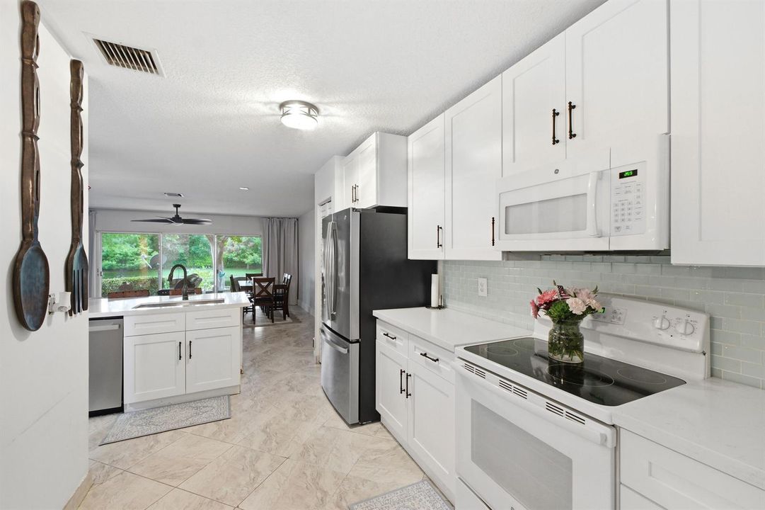 10158 Royal Palm Blvd_006