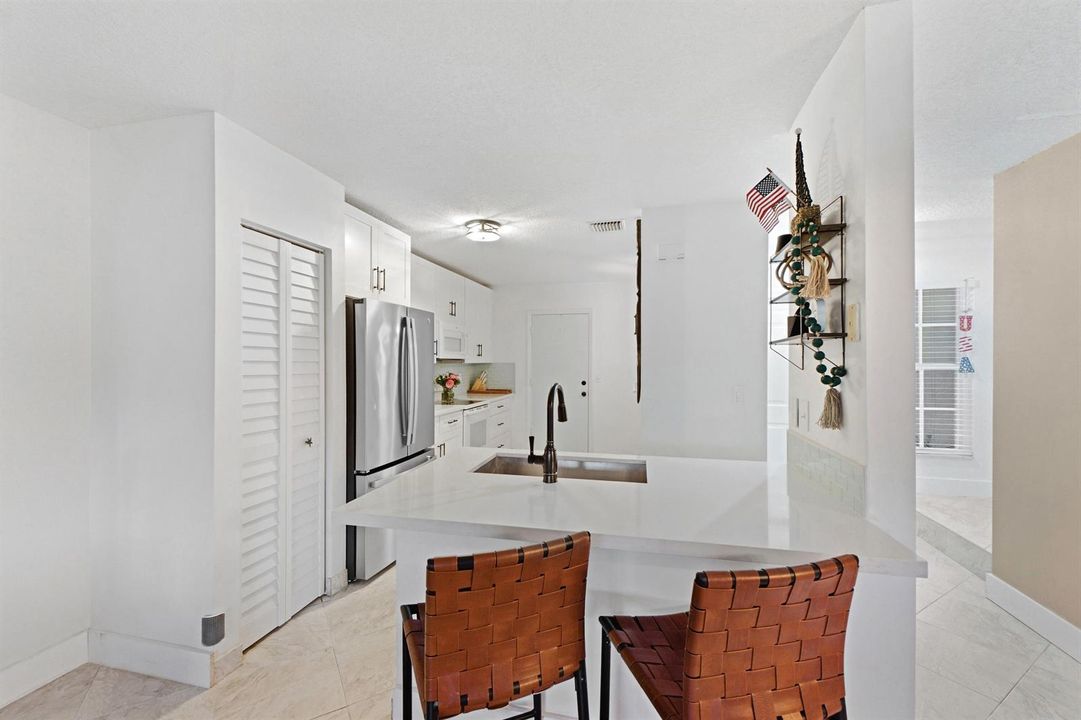 10158 Royal Palm Blvd_005