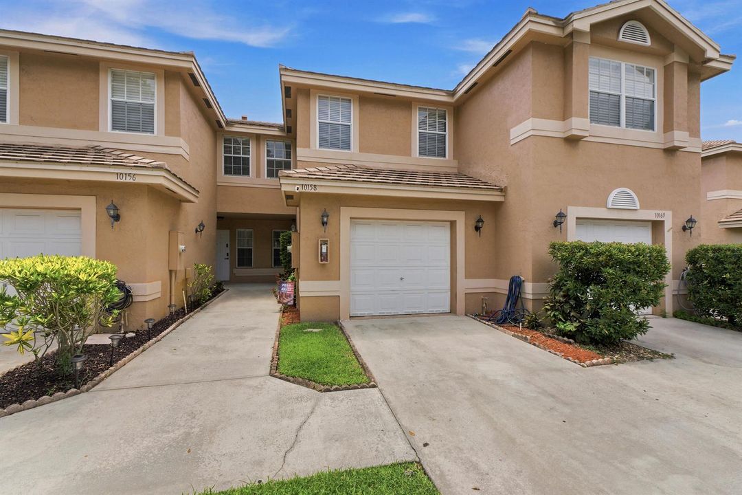 10158 Royal Palm Blvd_001