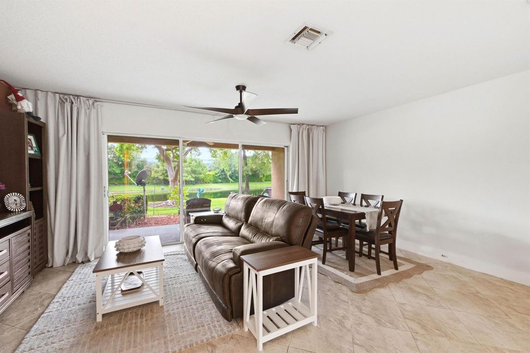 10158 Royal Palm Blvd_008