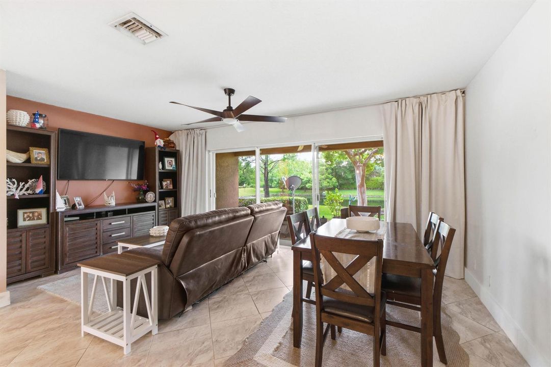 10158 Royal Palm Blvd_007