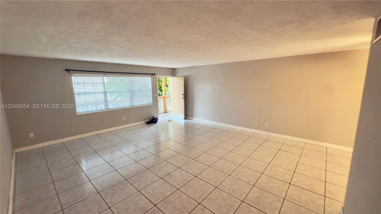 В аренду: $1,650 (1 спален, 1 ванн, 974 Квадратных фут)