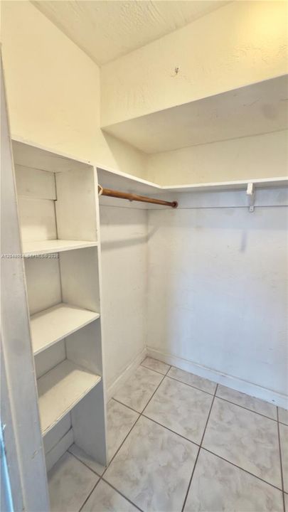 В аренду: $1,650 (1 спален, 1 ванн, 974 Квадратных фут)