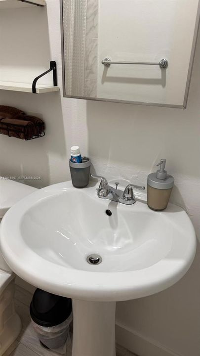 For Rent: $1,980 (1 beds, 1 baths, 896 Square Feet)