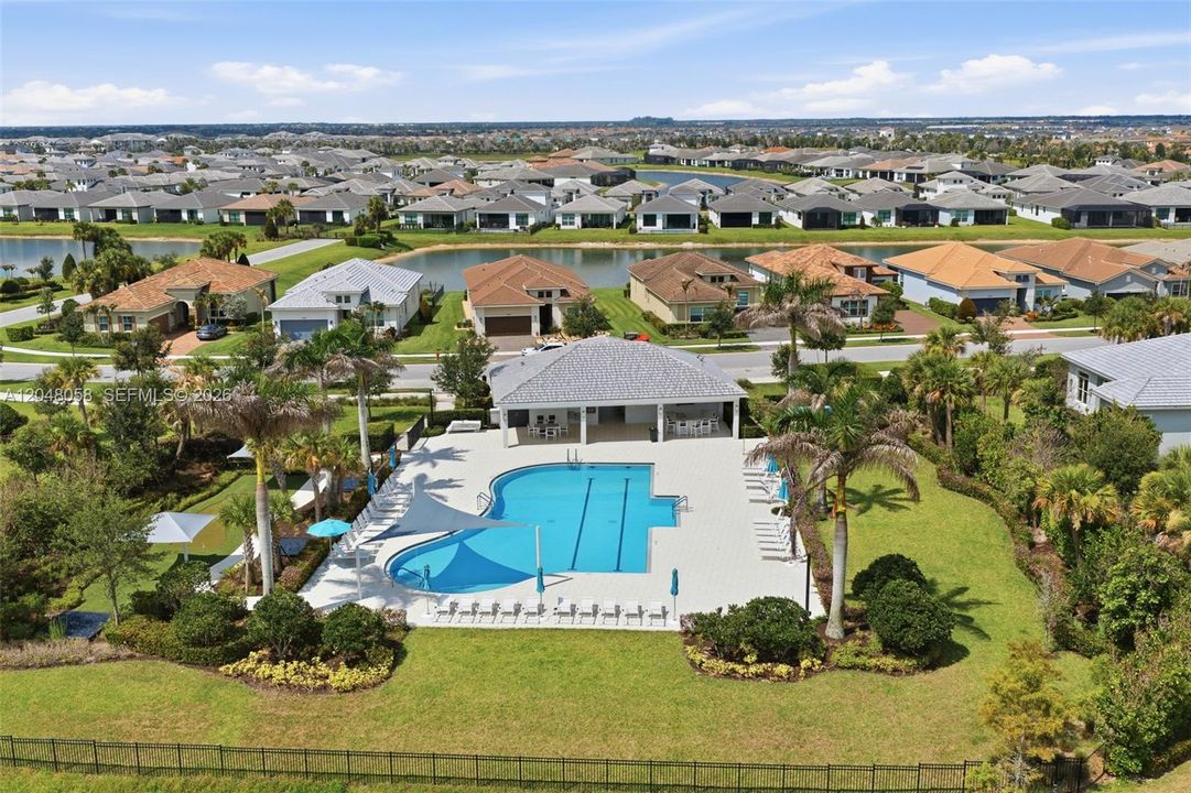 En Venta: $999,717 (4 camas, 4 baños, 3531 Pies cuadrados)