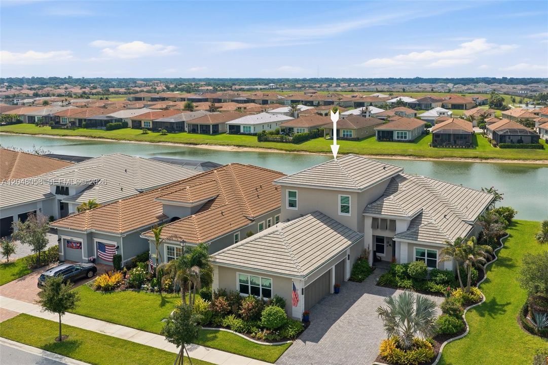 En Venta: $999,717 (4 camas, 4 baños, 3531 Pies cuadrados)
