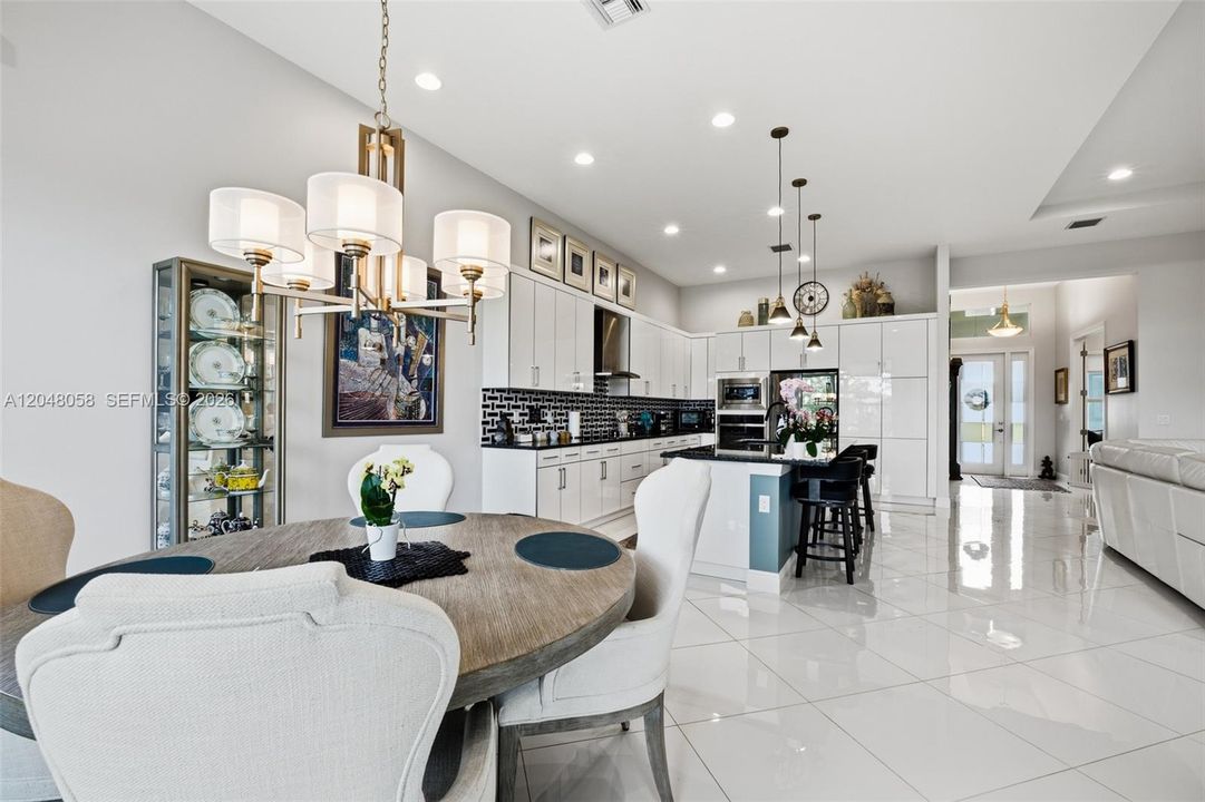 En Venta: $999,717 (4 camas, 4 baños, 3531 Pies cuadrados)