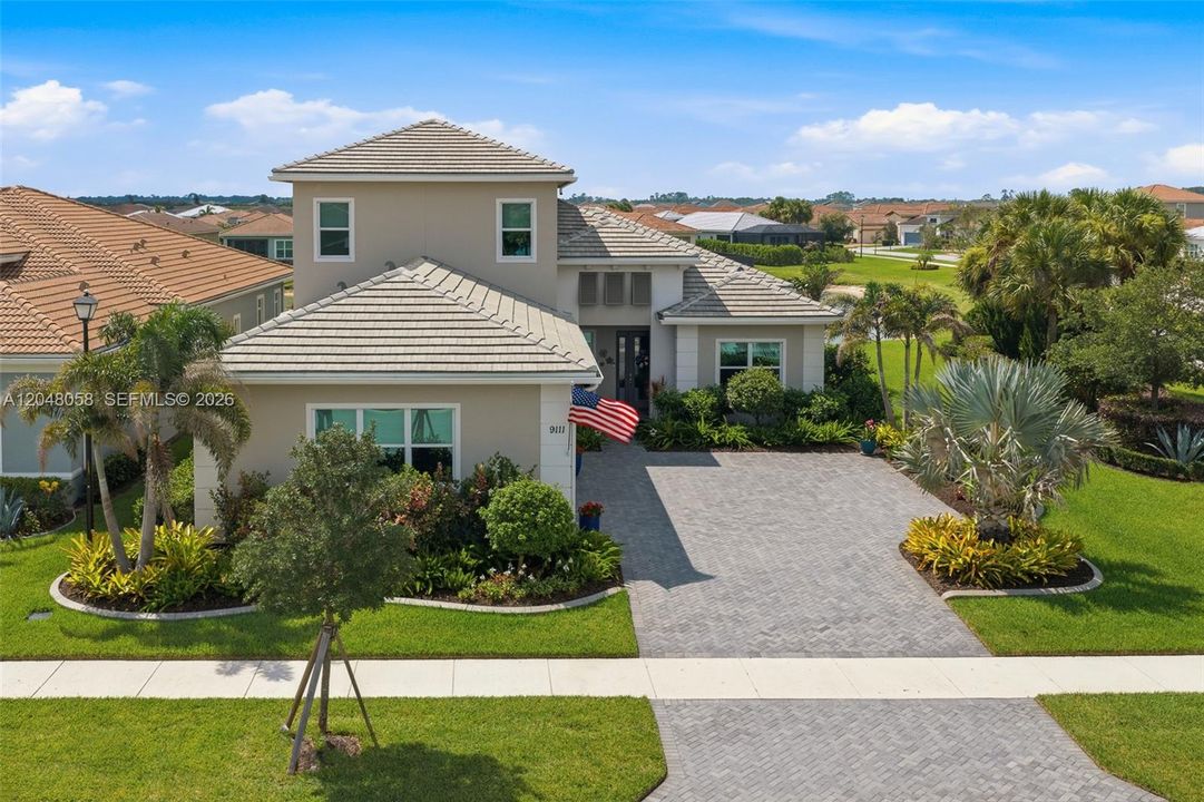 En Venta: $999,717 (4 camas, 4 baños, 3531 Pies cuadrados)