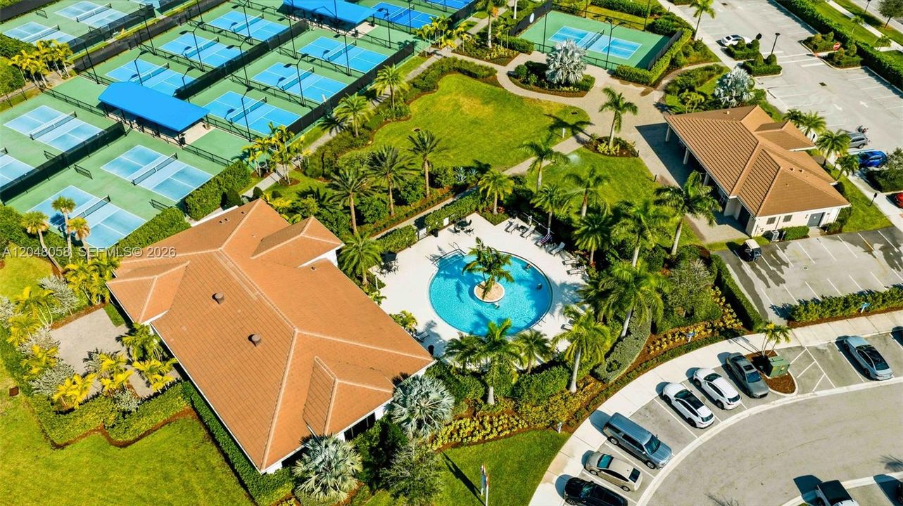 En Venta: $999,717 (4 camas, 4 baños, 3531 Pies cuadrados)