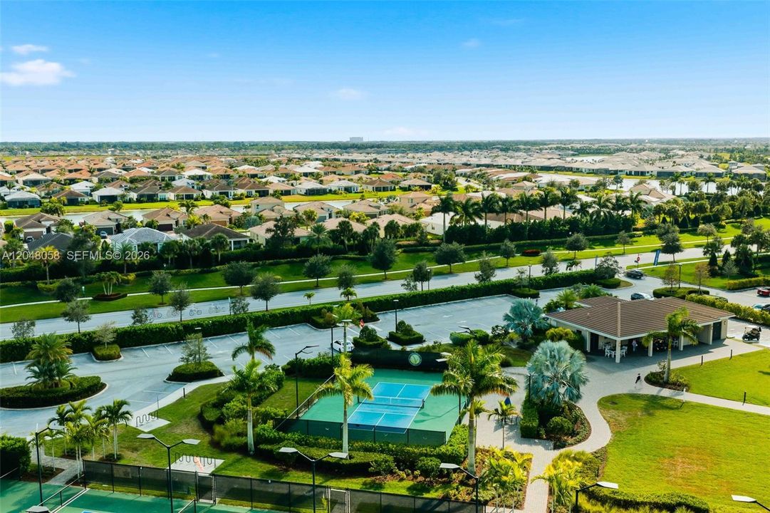 En Venta: $999,717 (4 camas, 4 baños, 3531 Pies cuadrados)