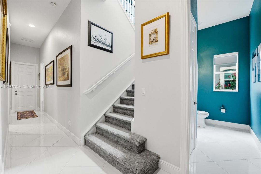 En Venta: $999,717 (4 camas, 4 baños, 3531 Pies cuadrados)