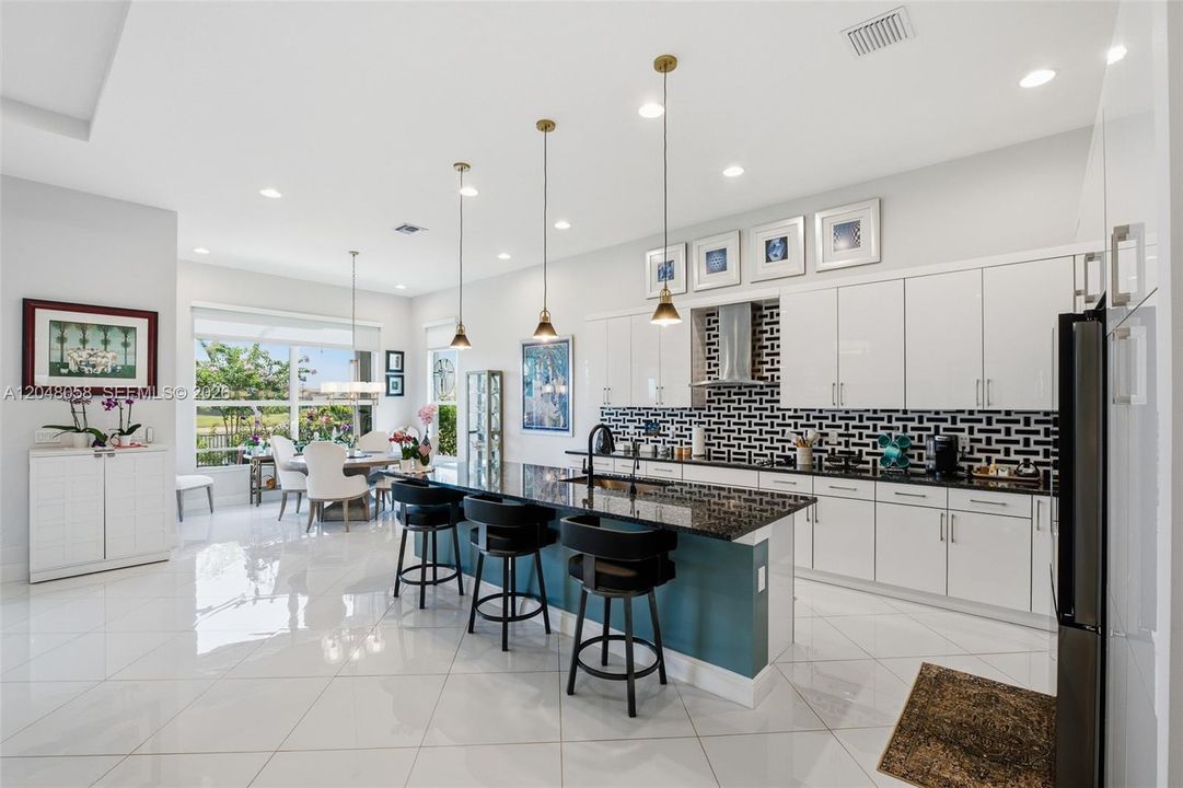 En Venta: $999,717 (4 camas, 4 baños, 3531 Pies cuadrados)