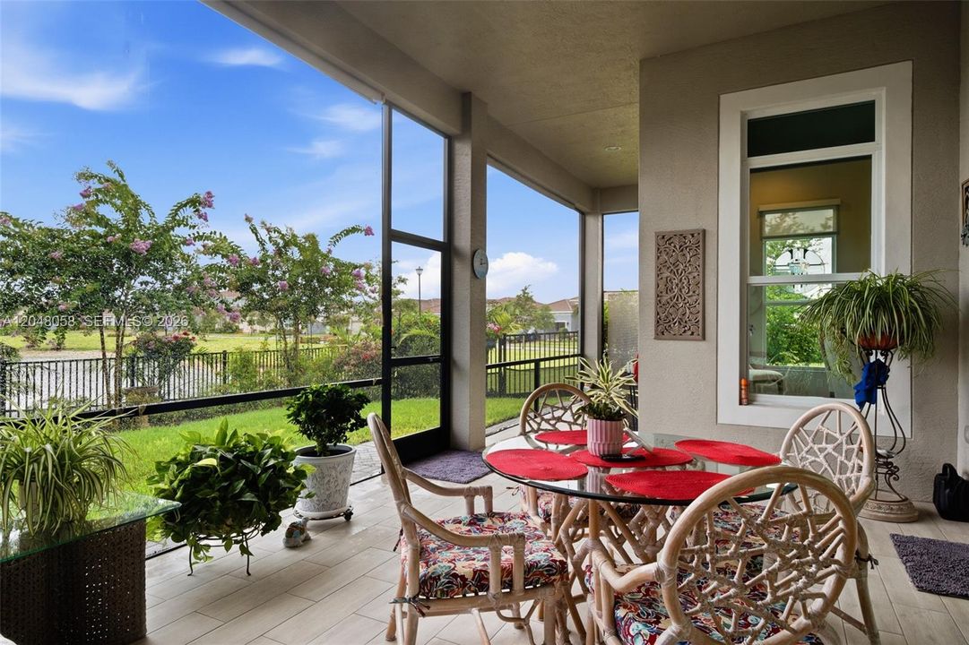 En Venta: $999,717 (4 camas, 4 baños, 3531 Pies cuadrados)