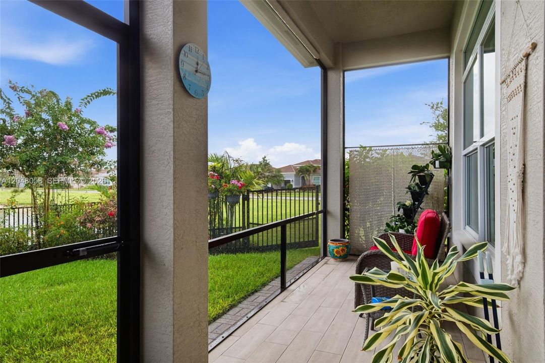 En Venta: $999,717 (4 camas, 4 baños, 3531 Pies cuadrados)