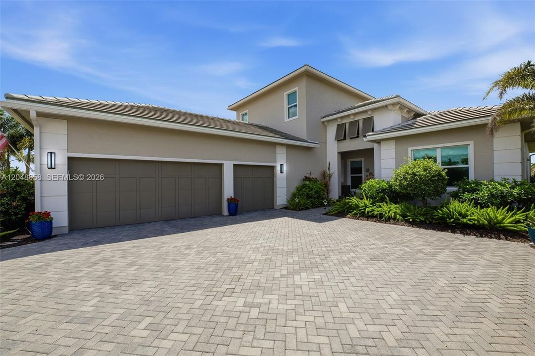 En Venta: $999,717 (4 camas, 4 baños, 3531 Pies cuadrados)