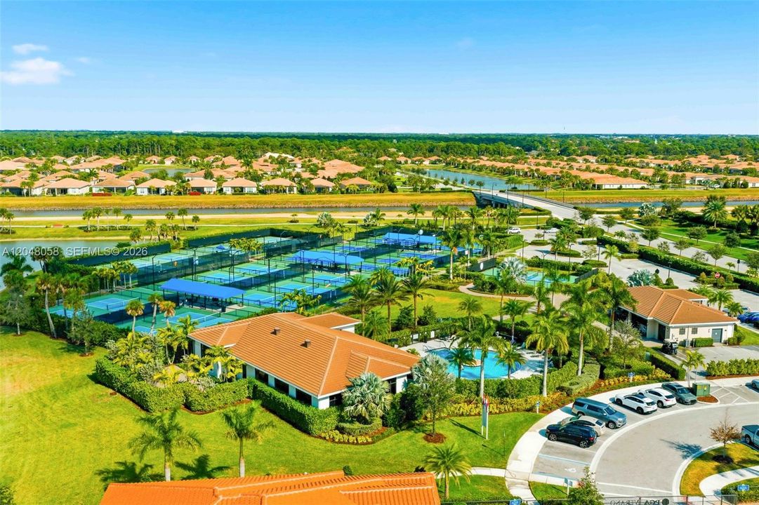 En Venta: $999,717 (4 camas, 4 baños, 3531 Pies cuadrados)