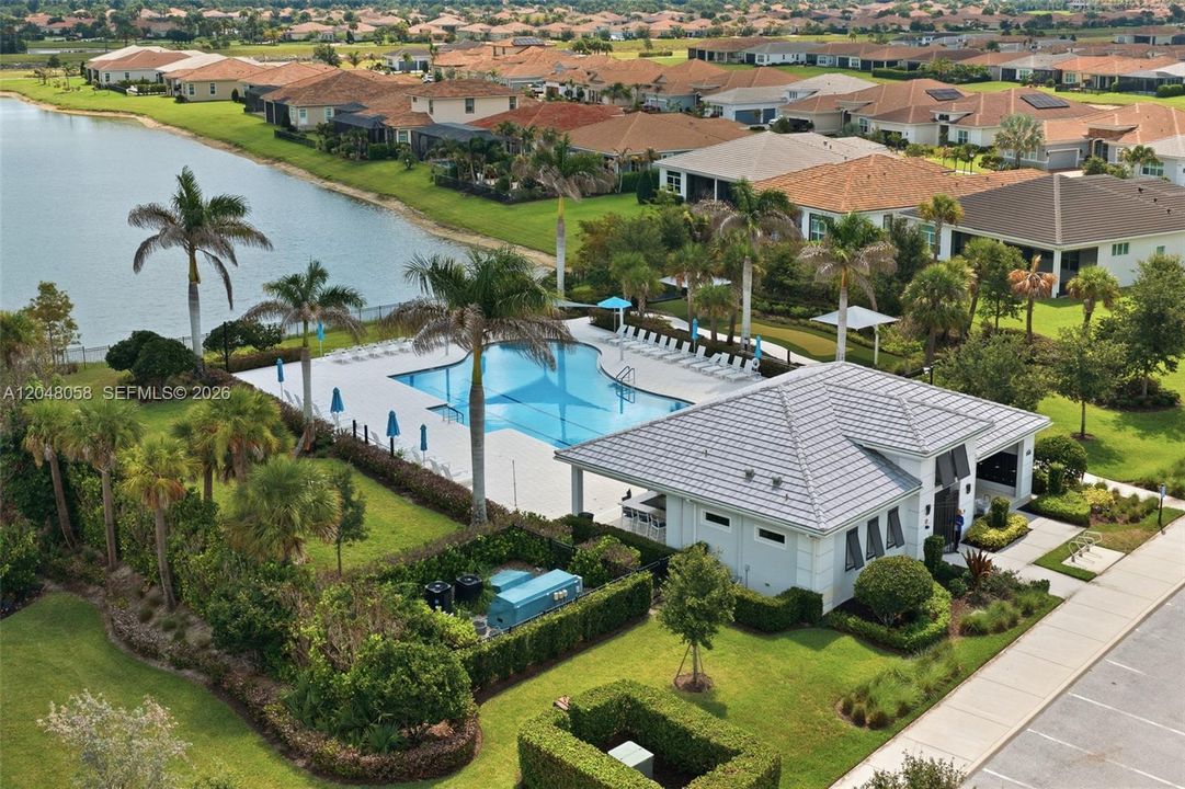En Venta: $999,717 (4 camas, 4 baños, 3531 Pies cuadrados)
