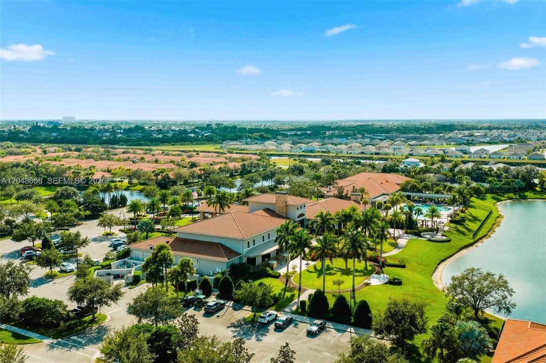 En Venta: $999,717 (4 camas, 4 baños, 3531 Pies cuadrados)