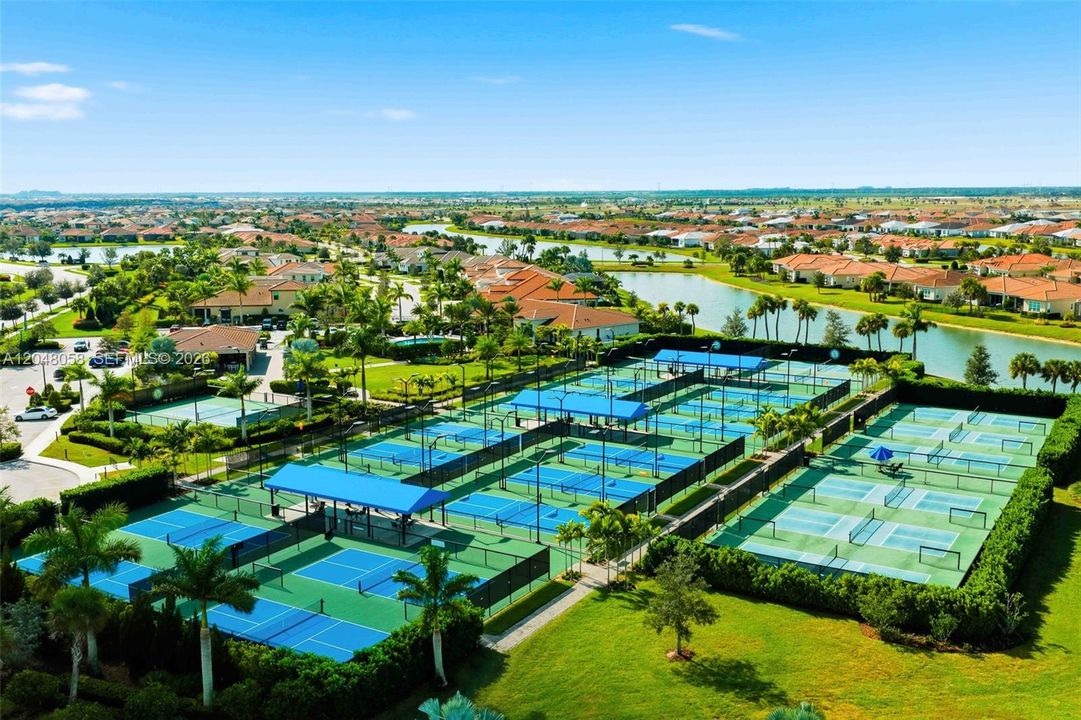 En Venta: $999,717 (4 camas, 4 baños, 3531 Pies cuadrados)