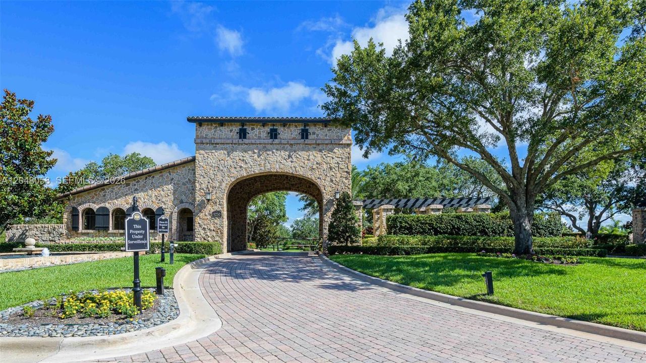 En Venta: $999,717 (4 camas, 4 baños, 3531 Pies cuadrados)