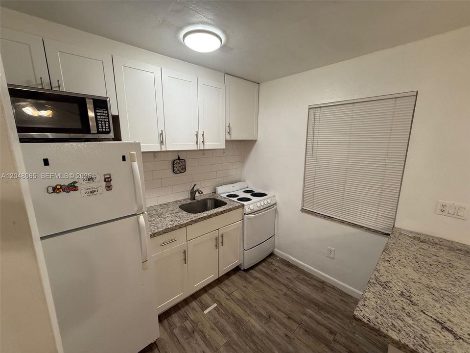 For Rent: $1,550 (1 beds, 1 baths, 1188 Square Feet)